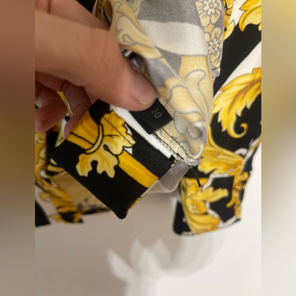 NEW Authentic Versace STUNNING blouse 🎉👏🏼100%SILK - Picture 15 of 17